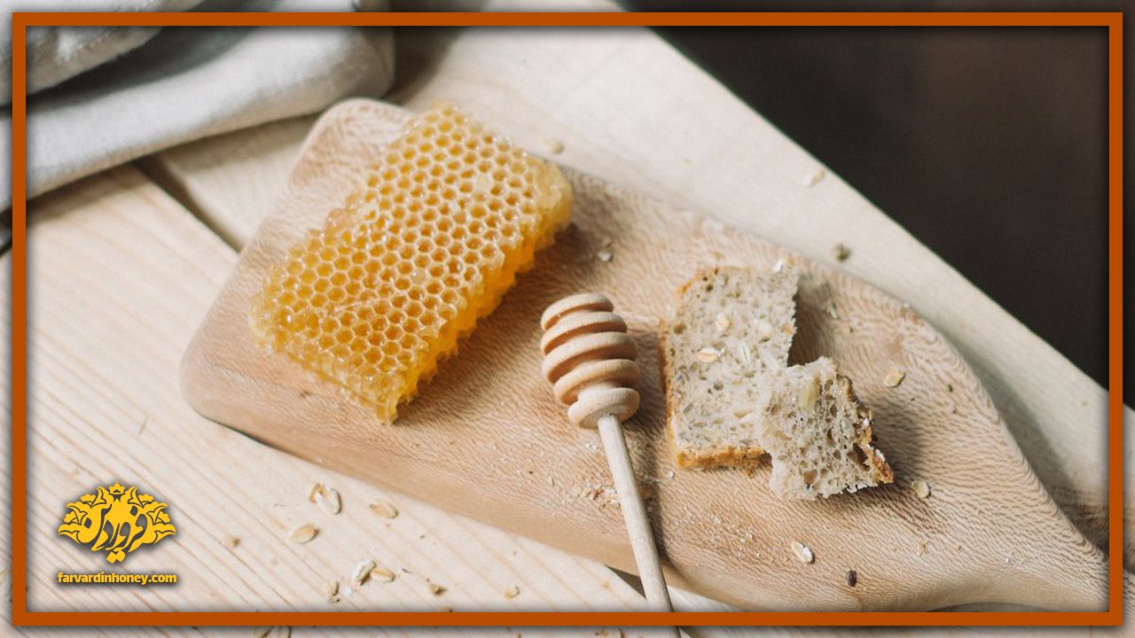 4 روش ساده برای مصرف عسل در صبحانه-بهترین زمان مصرف عسل-عسل را با چی بخوریم-عسل را چه موقع بخوریم-عسل فروردین